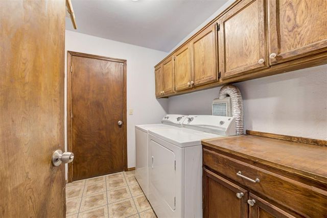 1113 NE 9th Court, Moore, OK 73160