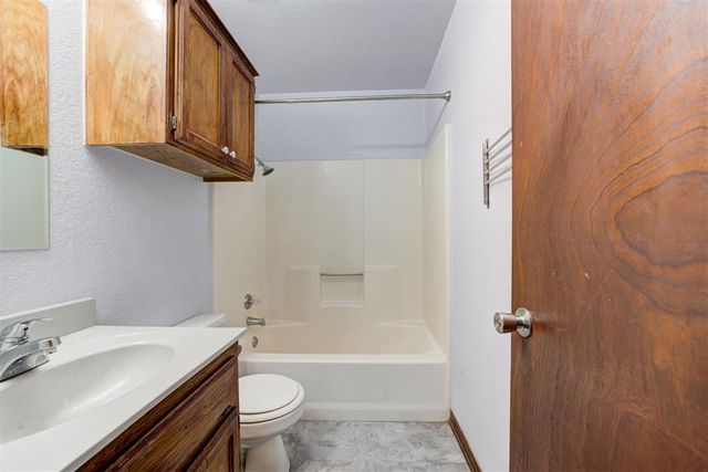 1113 NE 9th Court, Moore, OK 73160