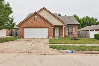 1113 NE 9th Court, Moore, OK 73160