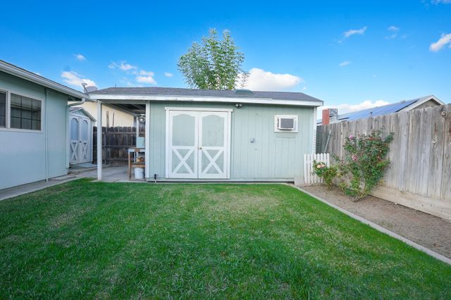 2922 S Linda Vista Street, Visalia, CA 93277