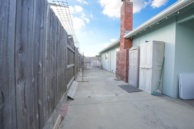 2922 S Linda Vista Street, Visalia, CA 93277