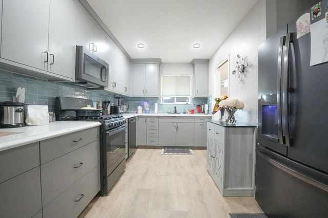 2922 S Linda Vista Street, Visalia, CA 93277