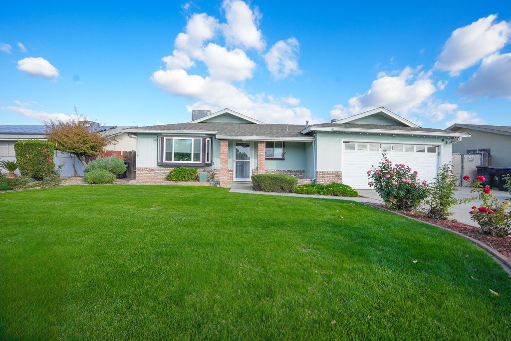 2922 S Linda Vista Street, Visalia, CA 93277