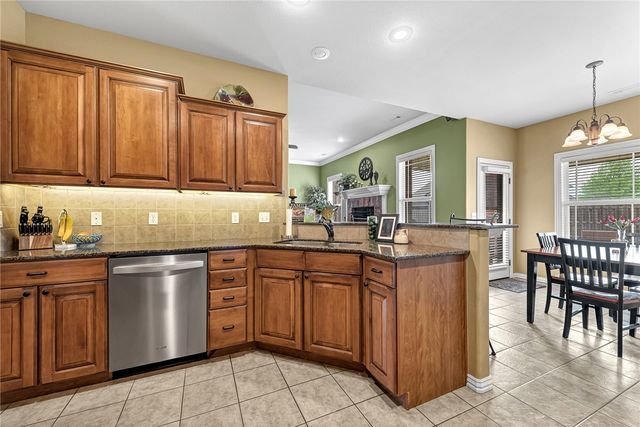 1953 S Doral Drive, Fayetteville, AR 72701
