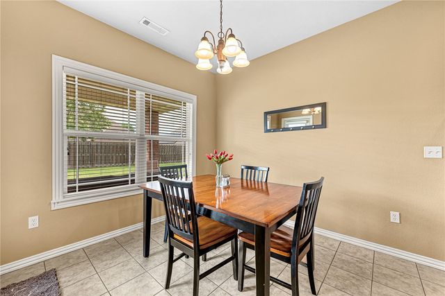 1953 S Doral Drive, Fayetteville, AR 72701