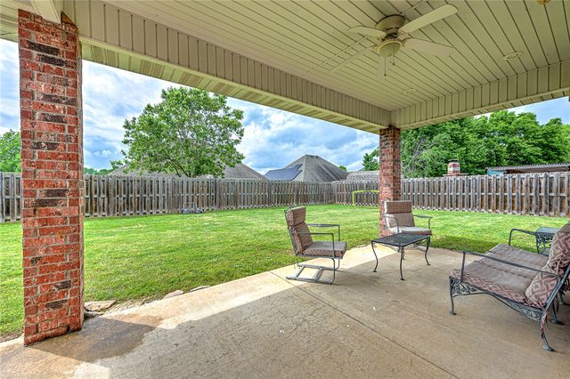 1953 S Doral Drive, Fayetteville, AR 72701