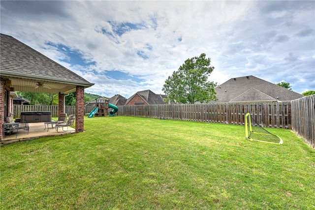 1953 S Doral Drive, Fayetteville, AR 72701