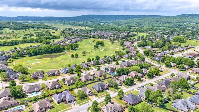 1953 S Doral Drive, Fayetteville, AR 72701