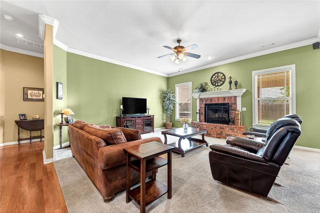 1953 S Doral Drive, Fayetteville, AR 72701
