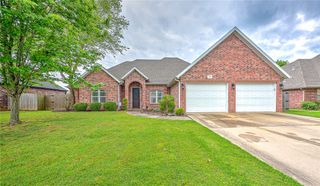 1953 S Doral Drive, Fayetteville, AR 72701