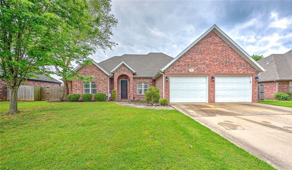 1953 S Doral Drive, Fayetteville, AR 72701