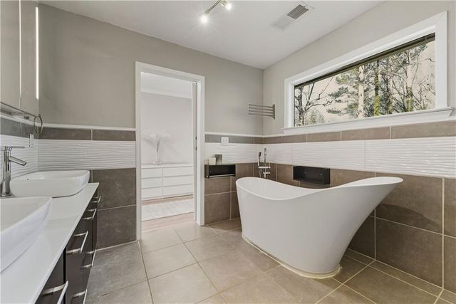 3880 W Cooper Lake SE Drive, Smyrna, GA 30082