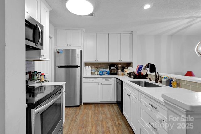 9041 J M Keynes Drive, Charlotte, NC 28262