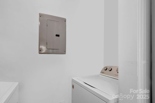 9041 J M Keynes Drive, Charlotte, NC 28262