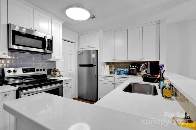 9041 J M Keynes Drive, Charlotte, NC 28262