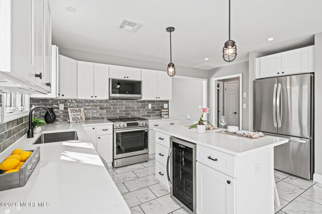 3 Muirhead Street, Toms River, NJ 08757