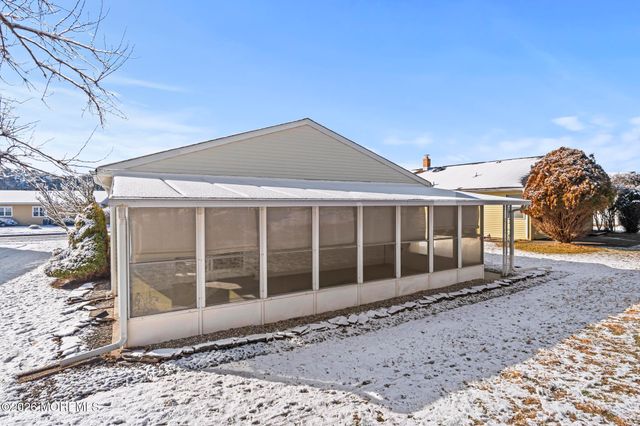 3 Muirhead Street, Toms River, NJ 08757