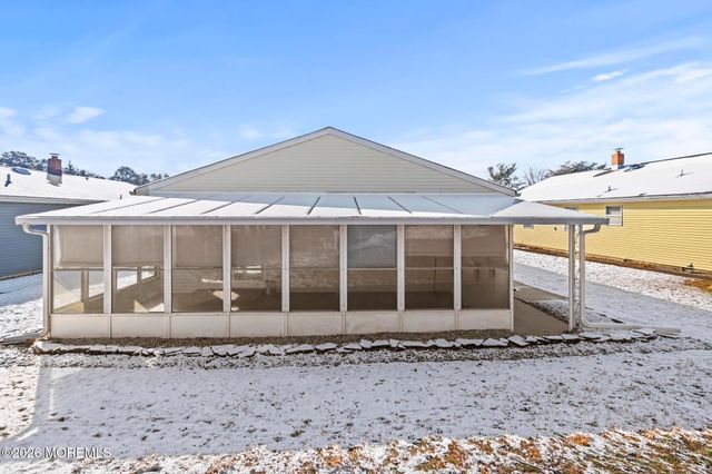 3 Muirhead Street, Toms River, NJ 08757