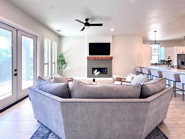 2402 Amesbury Drive, Midlothian, TX 76065