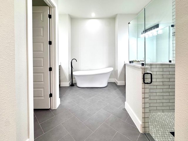 2402 Amesbury Drive, Midlothian, TX 76065