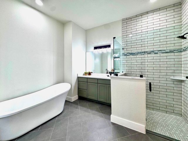 2402 Amesbury Drive, Midlothian, TX 76065