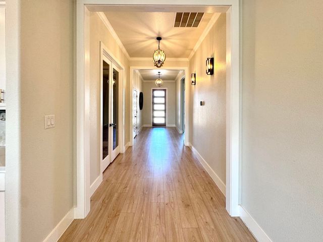 2402 Amesbury Drive, Midlothian, TX 76065