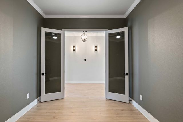 2402 Amesbury Drive, Midlothian, TX 76065