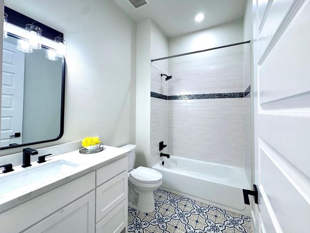 2402 Amesbury Drive, Midlothian, TX 76065