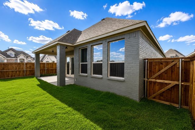 2402 Amesbury Drive, Midlothian, TX 76065