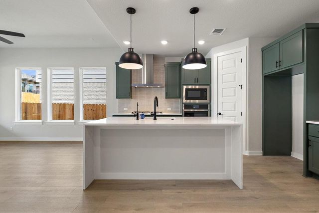 592 Darley Oak Drive, Dripping Springs, TX 78620
