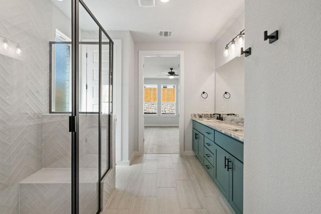 592 Darley Oak Drive, Dripping Springs, TX 78620