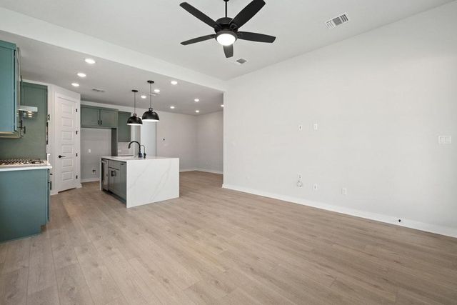 592 Darley Oak Drive, Dripping Springs, TX 78620