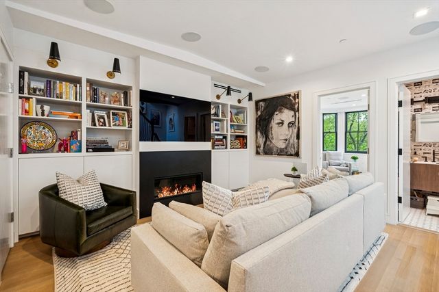 189 W Brookline St, Boston, MA 02118