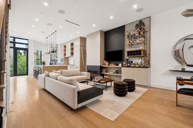 189 W Brookline St, Boston, MA 02118