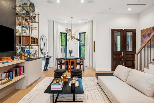 189 W Brookline St, Boston, MA 02118