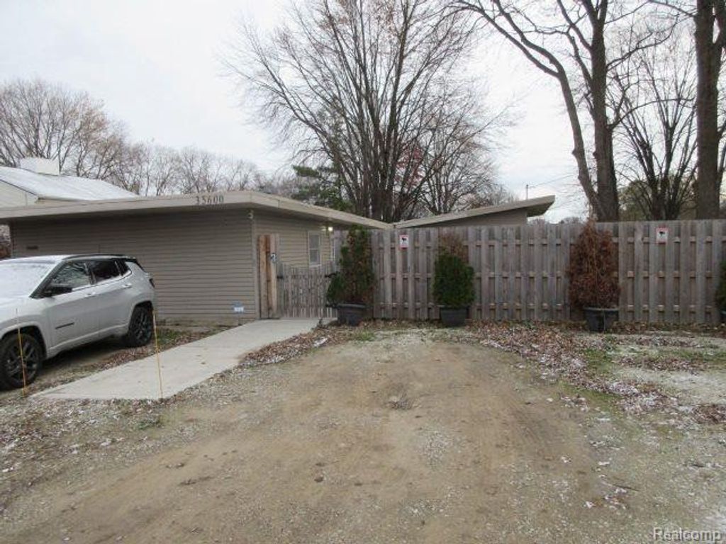 35600 Union Lake Road A, Harrison Twp, MI 48045