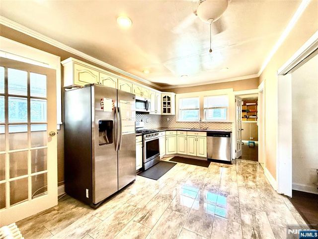 10-01 Berdan Avenue, Fair Lawn, NJ 07410