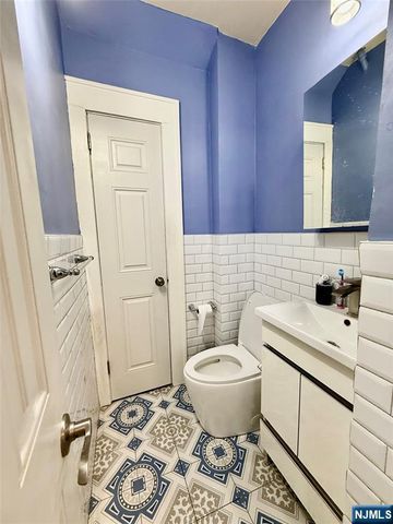 10-01 Berdan Avenue, Fair Lawn, NJ 07410