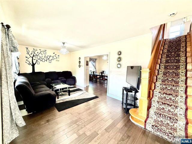 10-01 Berdan Avenue, Fair Lawn, NJ 07410