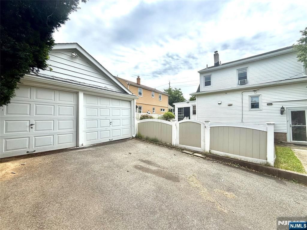 10-01 Berdan Avenue, Fair Lawn, NJ 07410