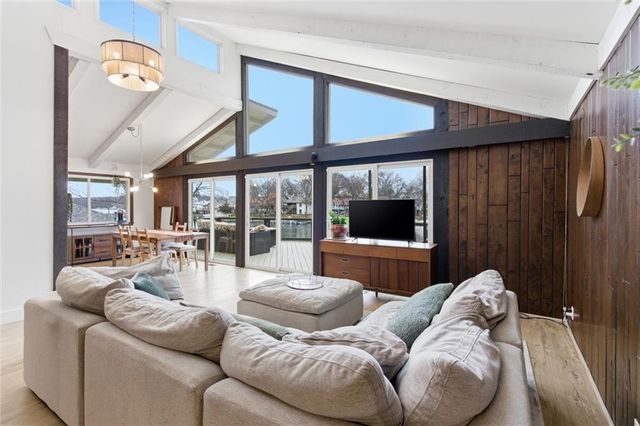 33 Anchor Drive, Lake Tapawingo, MO 64015