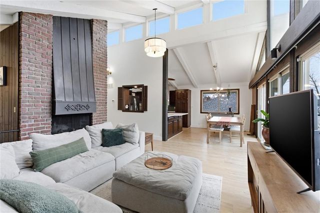 33 Anchor Drive, Lake Tapawingo, MO 64015