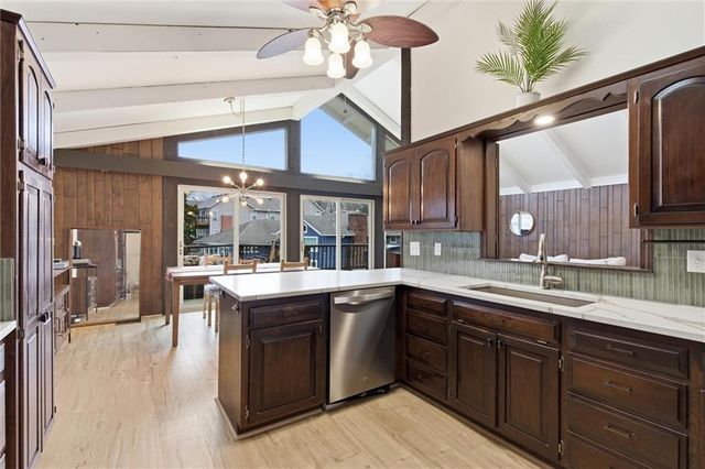 33 Anchor Drive, Lake Tapawingo, MO 64015