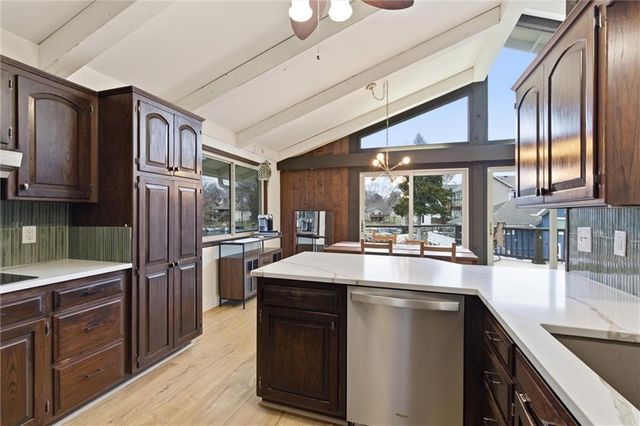 33 Anchor Drive, Lake Tapawingo, MO 64015