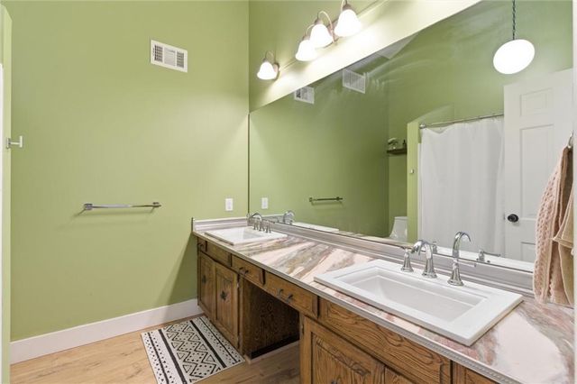 33 Anchor Drive, Lake Tapawingo, MO 64015