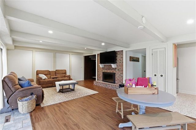 33 Anchor Drive, Lake Tapawingo, MO 64015