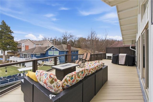 33 Anchor Drive, Lake Tapawingo, MO 64015