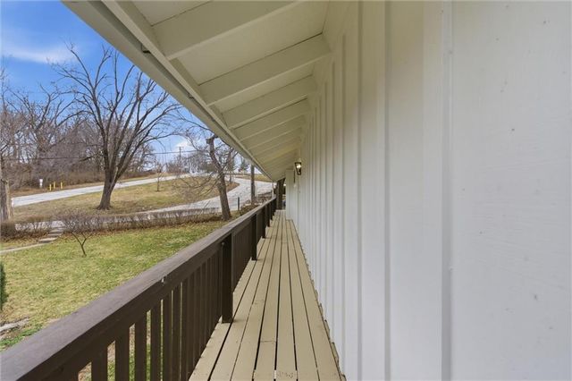 33 Anchor Drive, Lake Tapawingo, MO 64015