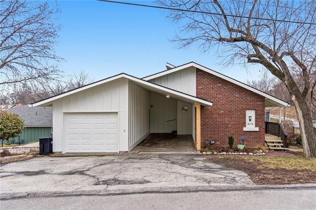 33 Anchor Drive, Lake Tapawingo, MO 64015