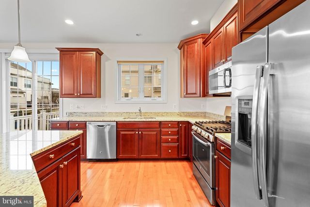 22550 OCEAN CLIFF SQ, Ashburn, VA 20148